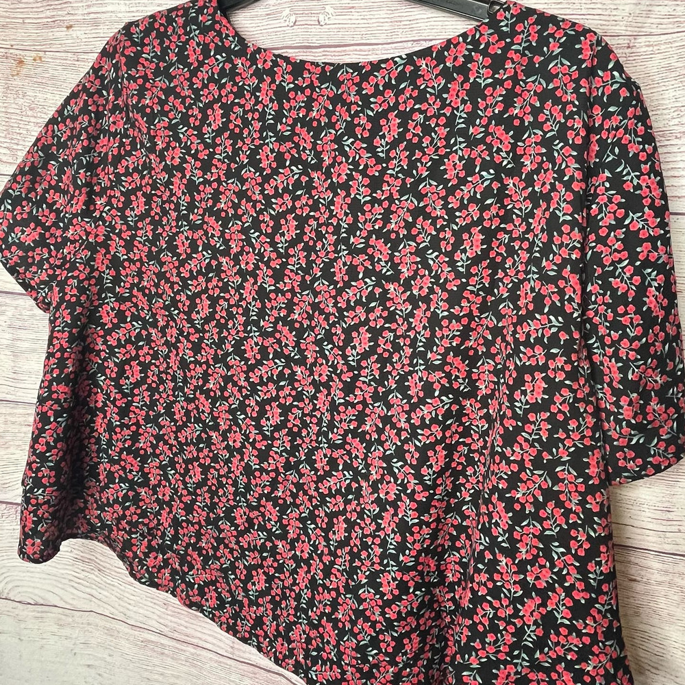 Buddy Love Joey Floral Blouse Short Sleeve Top New Size Medium - Picture 8 of 9